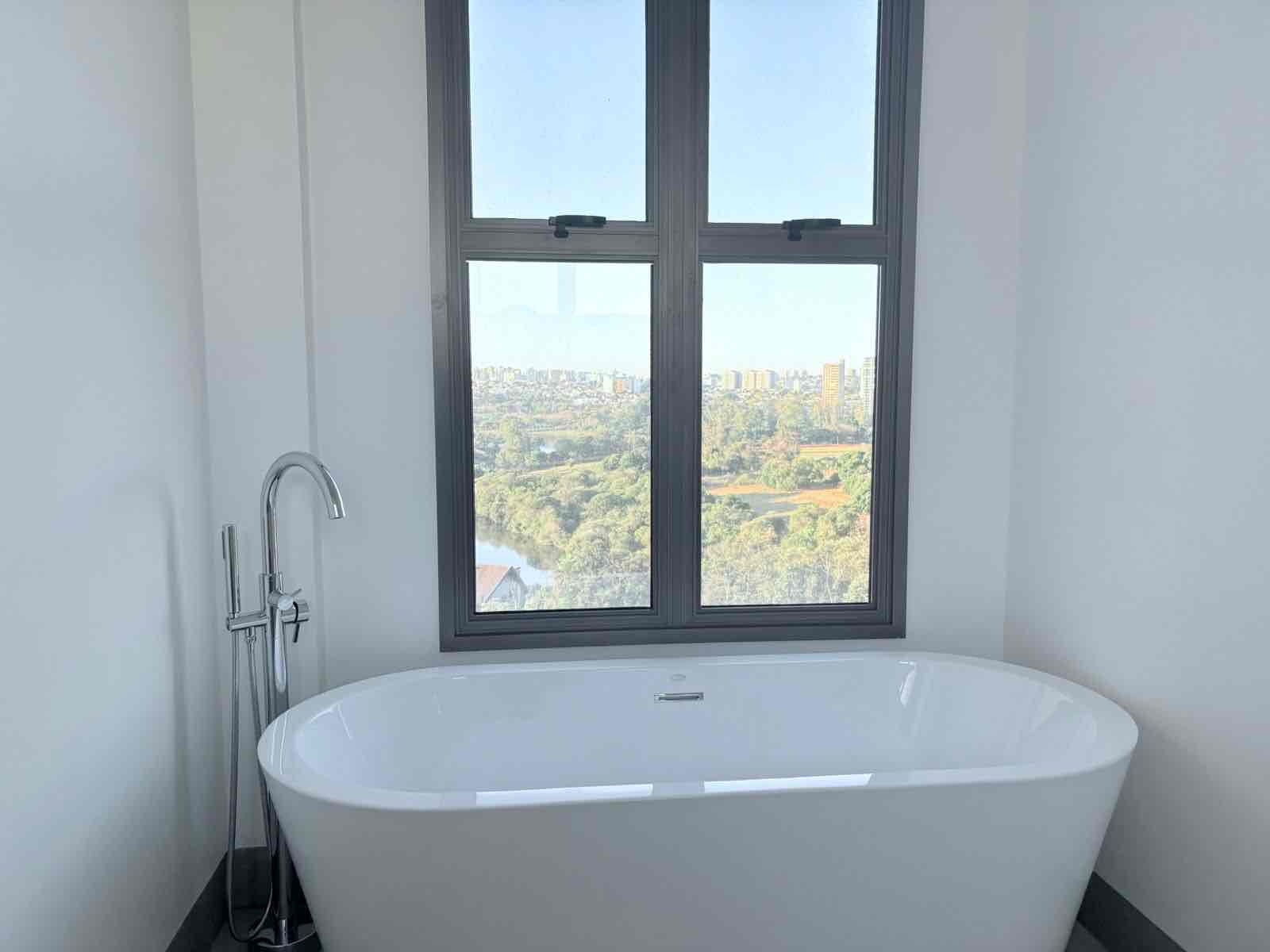 Apartamento novo à Venda, Edifício Lakeside, 232 m² úteis, 3 suítes, 4 vagas, sol da manhã,  elevador privativo, sacada com skinglass- Bela Suiça