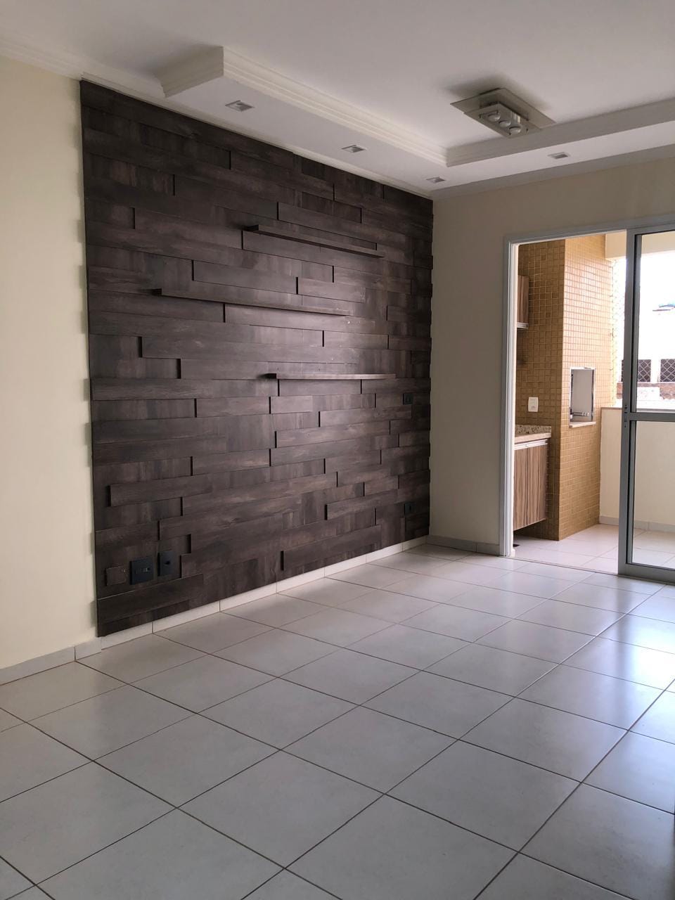 Apartamento à venda, Edifício Mirante do Lago, 76m² úteis, 3 quartos sendo 1 suíte, sacada com churrasqueira - Gleba Fazenda Palhano, Londrina, P