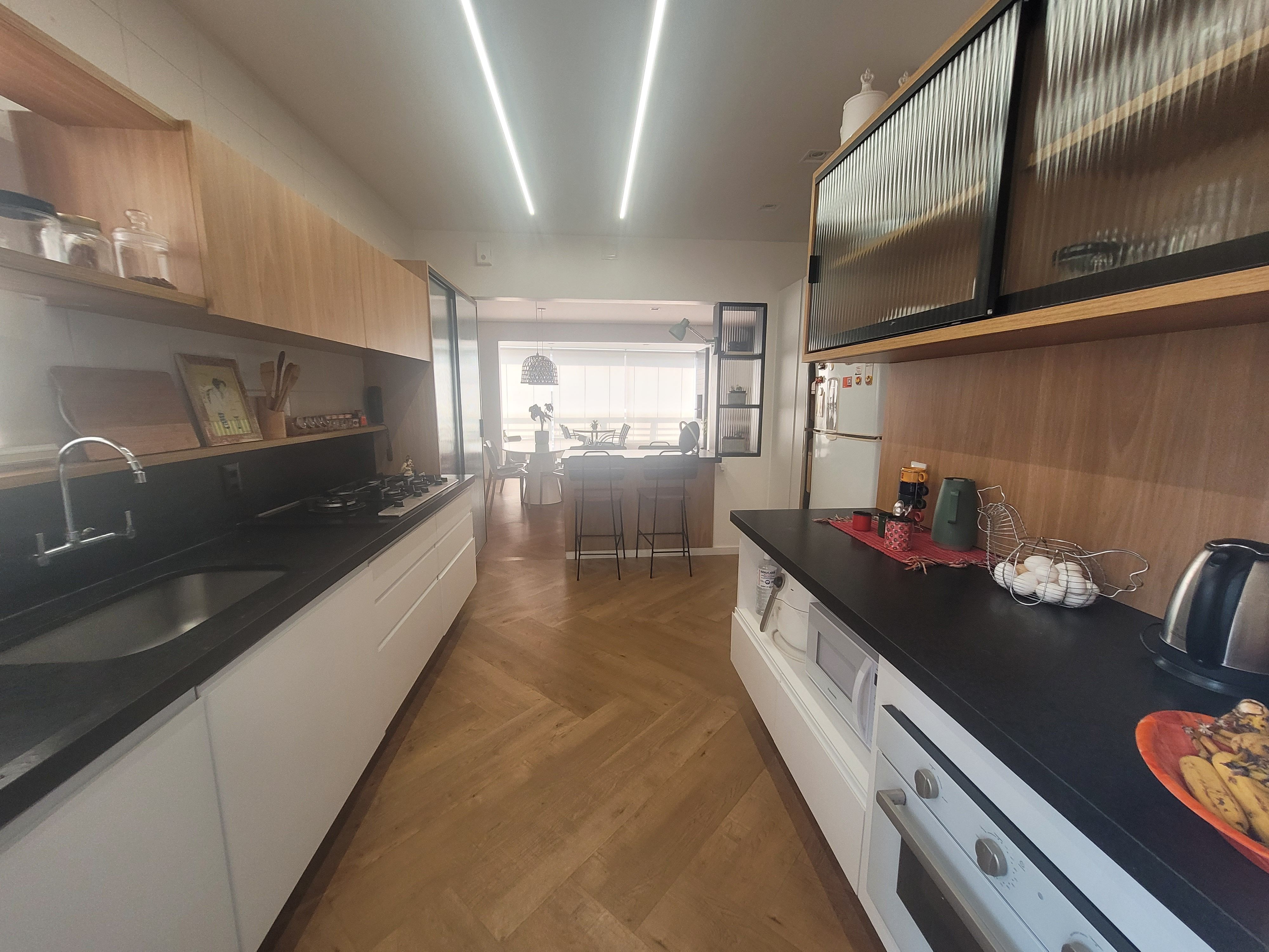 Apartamento à venda, no Edifício Le Corbusier, 122m², 3 quartos, 2 vagas de garagem, andar alto, sacada com churrasqueira, Gleba Palhano - Londri