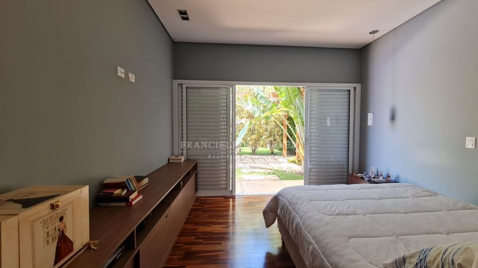 Casa térrea 295m²úteis/4 quartos (sendo 3 suítes) com piscina -Condomínio Acácia Imperial - Londrina Pr