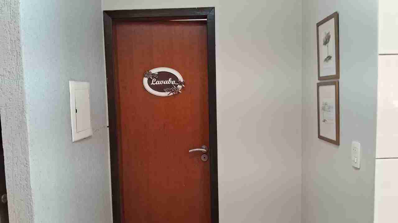 Casa à venda, Jd Kobayashi, 280m² privados, com piscina, 3 quartos sendo 1 suíte, 3 vagas - Califórnia, Londrina, PR