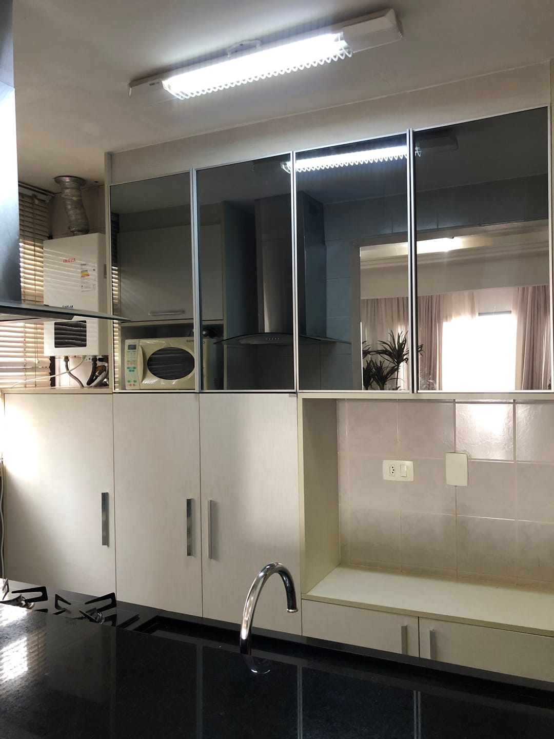 Apartamento à venda, Edifício Saint Simon, 57m² úteis, 1 quarto com suíte e closet, duplex, mobiliado - Centro, Londrina, PR