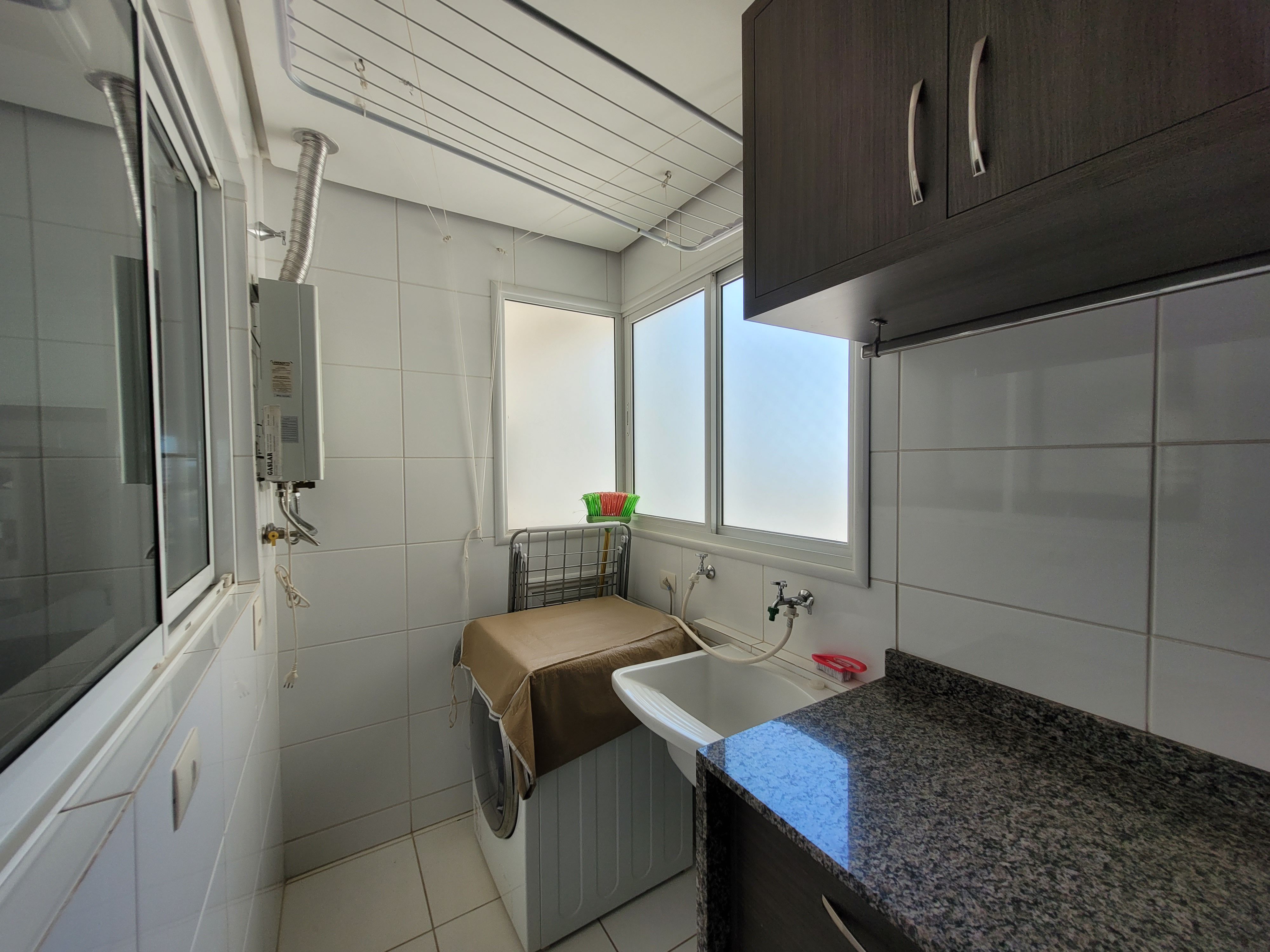 Apartamento à venda, Edifício Terroir, PORTEIRA FECHADA, 113m² úteis, mobiliado, 3 suítes, 2 vagas, andar alto, Gleba Fazenda Palhano, Londrina, 