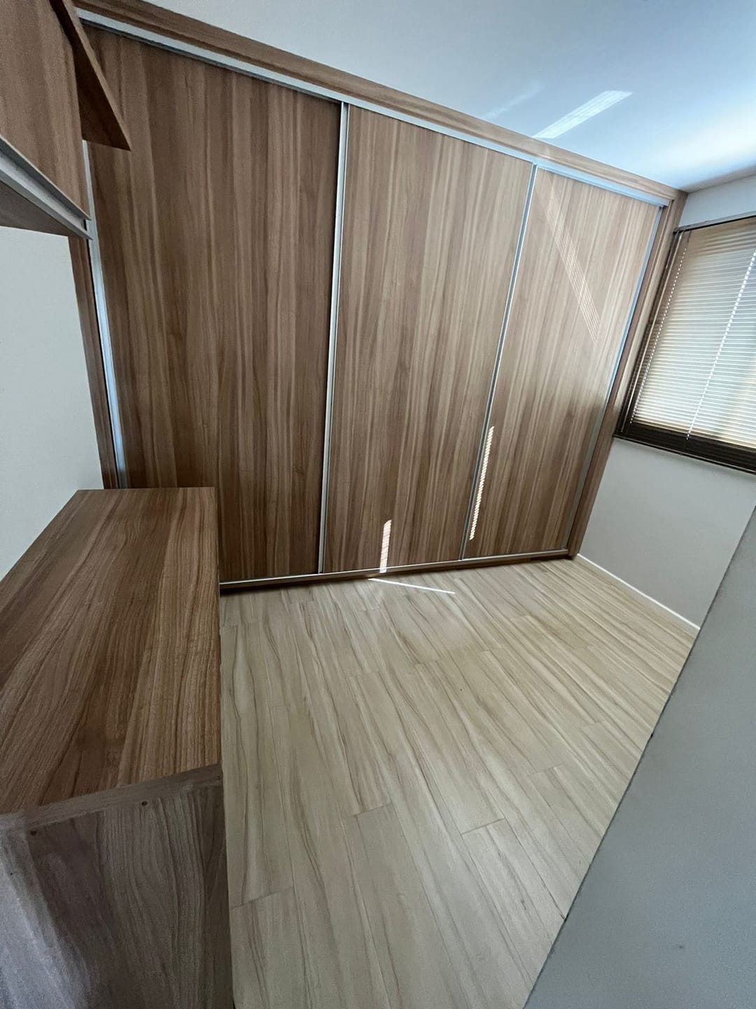 Apartamento à venda, 69m² úteis, Edifício Solario Jardin Residence, 2 quartos, completo em armários  - Centro, Londrina, PR.