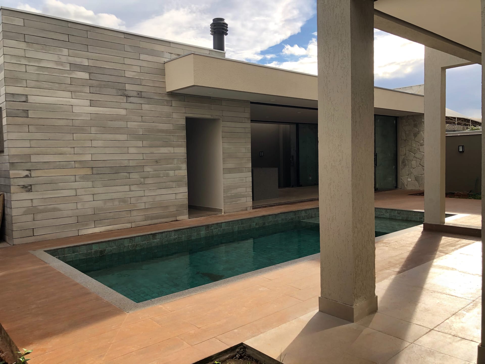 Casa à venda , Condomínio Acácia Imperial, 400m² privativos, 4 suítes, churrasqueira e piscina - Royal, Londrina, PR