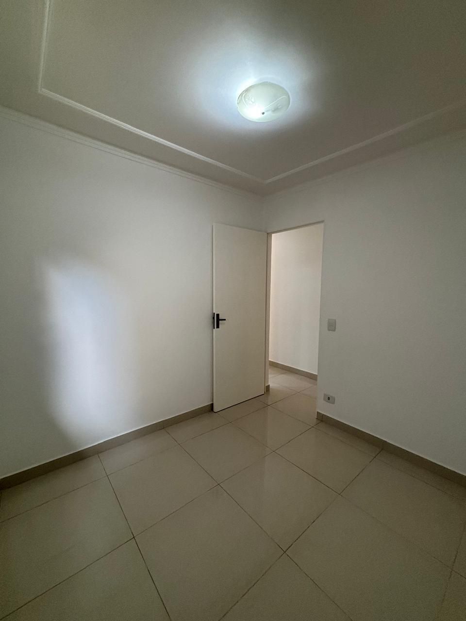 Casa à venda, 2 quatos, um closet, 2 vagas, 112M²,  Condomínio Sabará 1, Londrina-PR