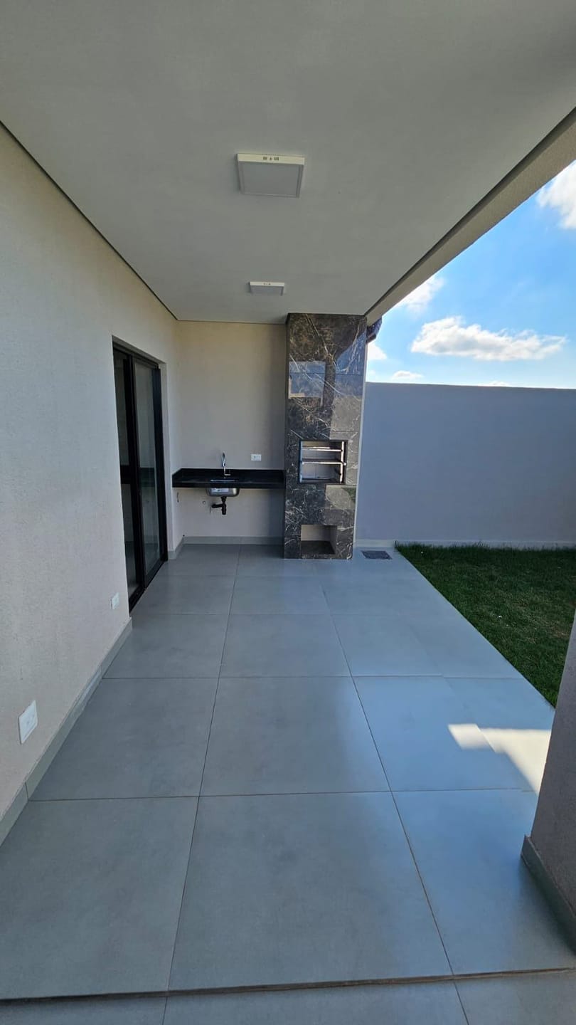 Casa à venda, condomínio Morada das Flores, 129m² úteis,  3 quartos sendo 1 suíte, 2 vagas- recém construída - Cambé - PR
