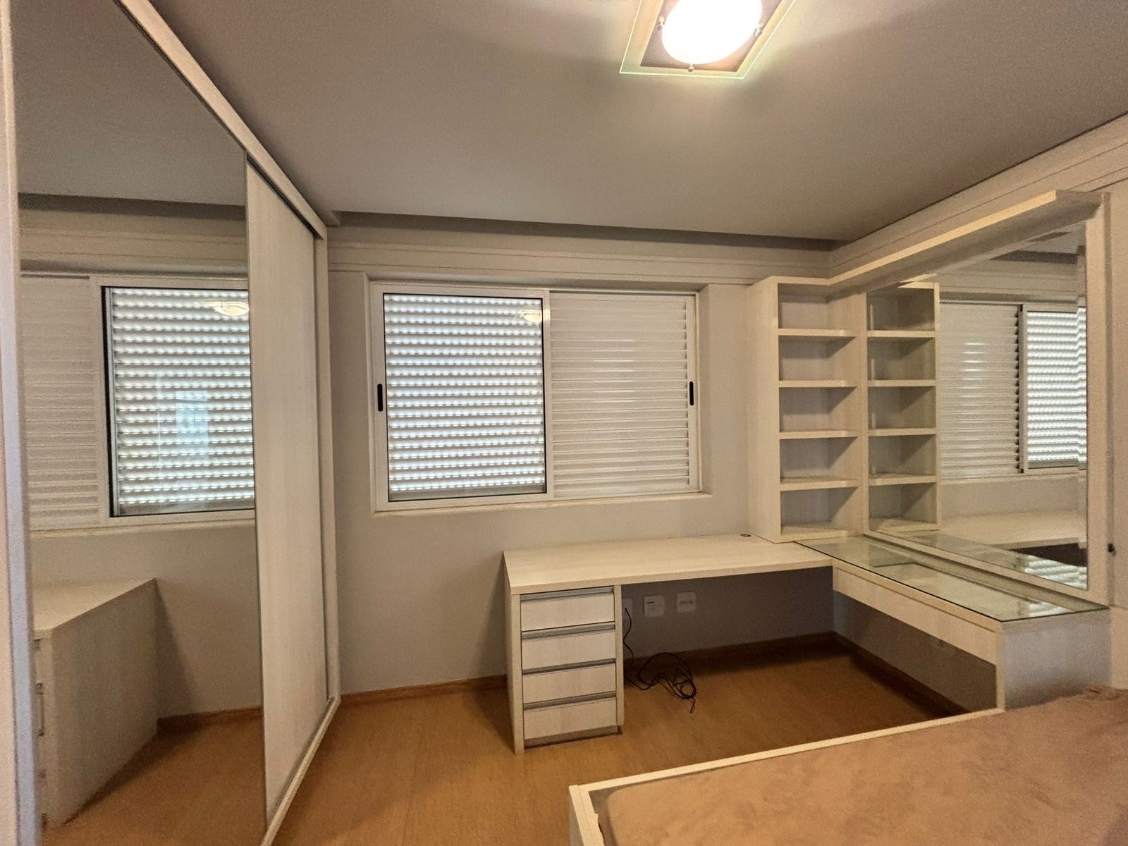 Apartamento à venda, Edifício Pallazo Di Césare , 156m2 úteis, 3 suítes, 3 vagas, andar alto, vista Lago, mobiliado, Bela Suiça, Londrina, PR