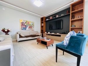 Sobrado à venda, Alphaville 2, 285m² úteis, 4 suítes, sendo uma com hidro e closet, completo planejados, piscina, 4 vagas-  Vivendas do Arvoredo,