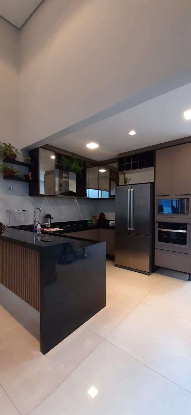 Casa à venda/ 3 quartos (sendo 1 suíte master com hidro)- Cond. Royal Maison Londrina, PR
