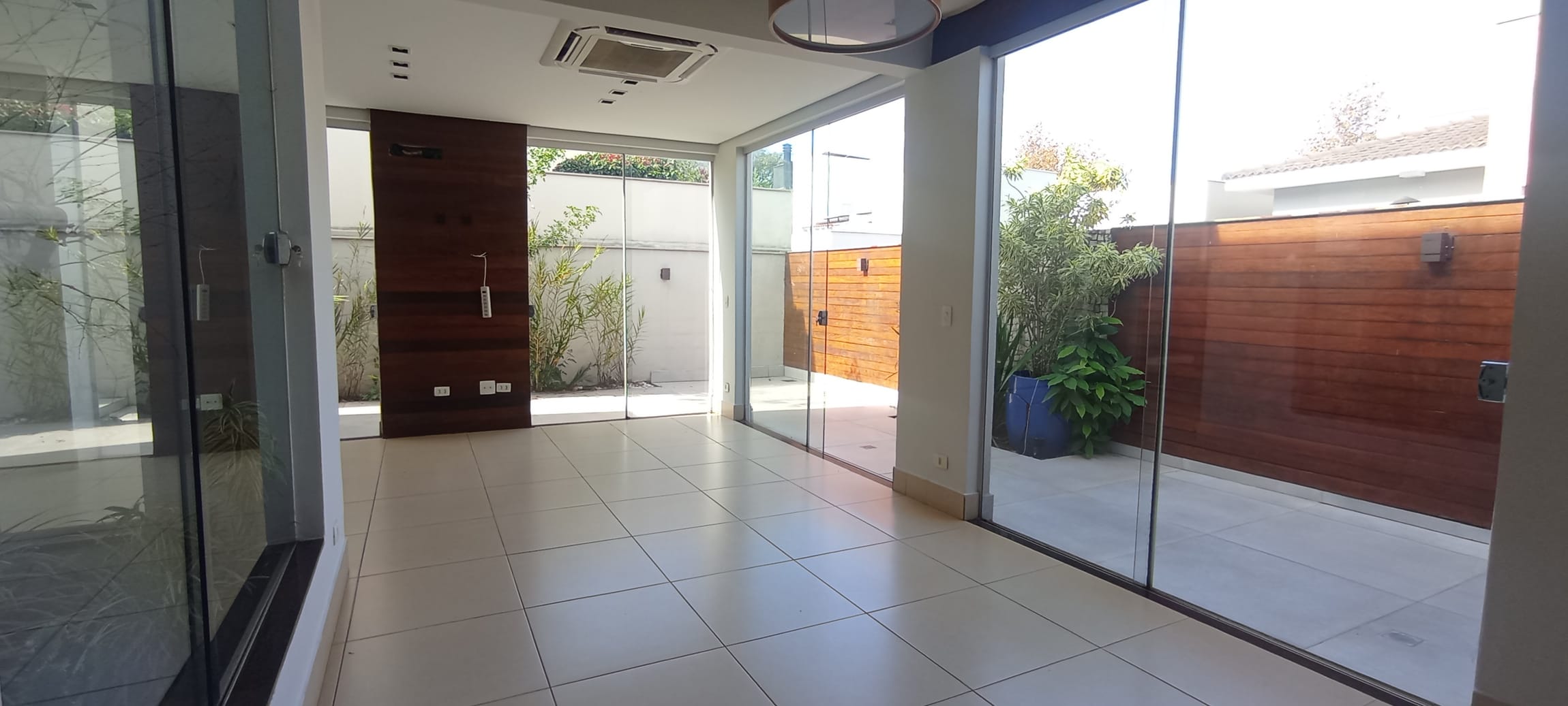 Casa  à Venda, Condomínio Royal Forest, 271m² úteis, 4 quartos sendo 2 suítes -  Esperança - Londrina PR