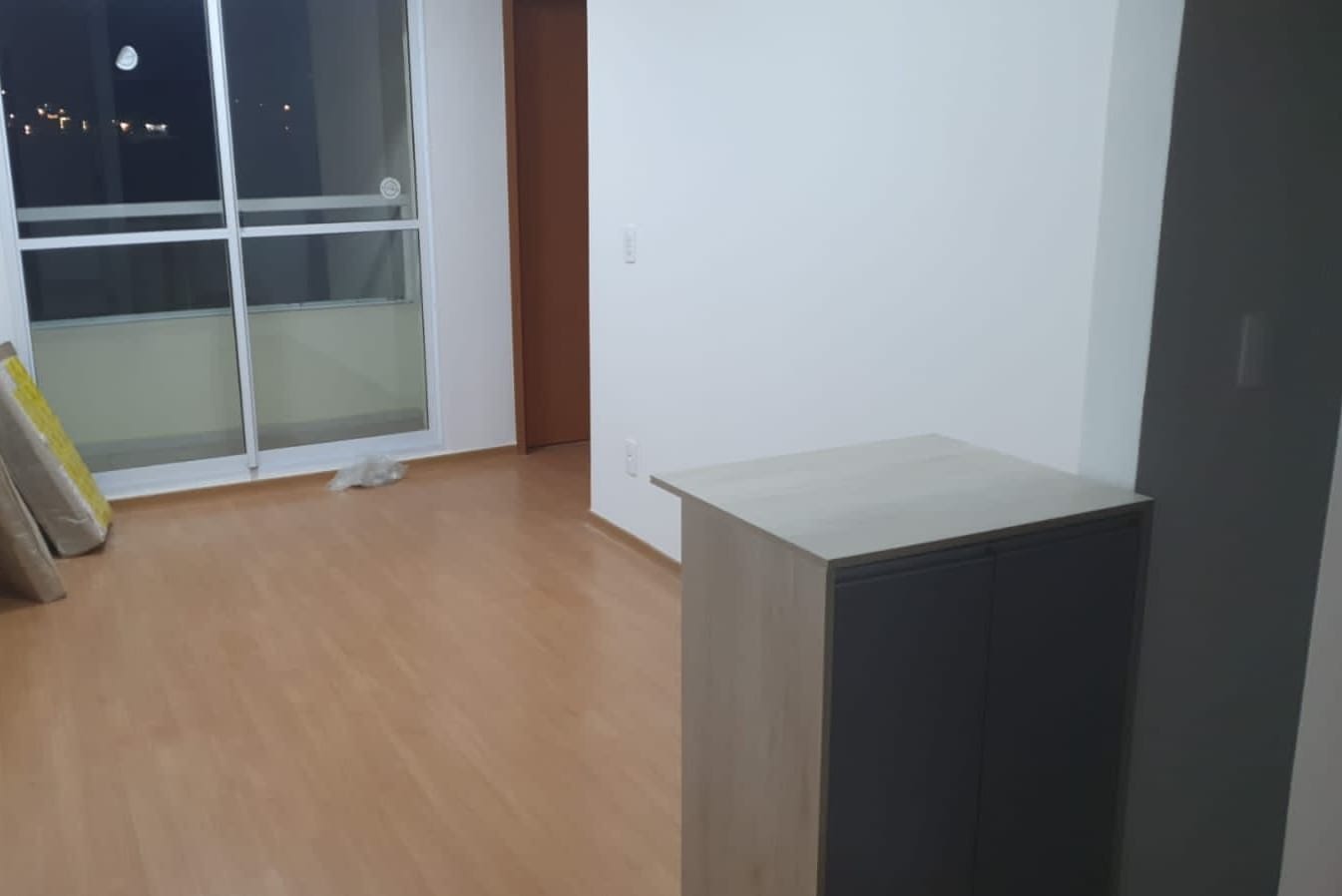 Apartamento à Venda no Edifício La Sicilia, 46m² úteis, 2 quartos, sacada com churrasqueira - Gleba Fazenda Palhano, Londrina,Paraná.