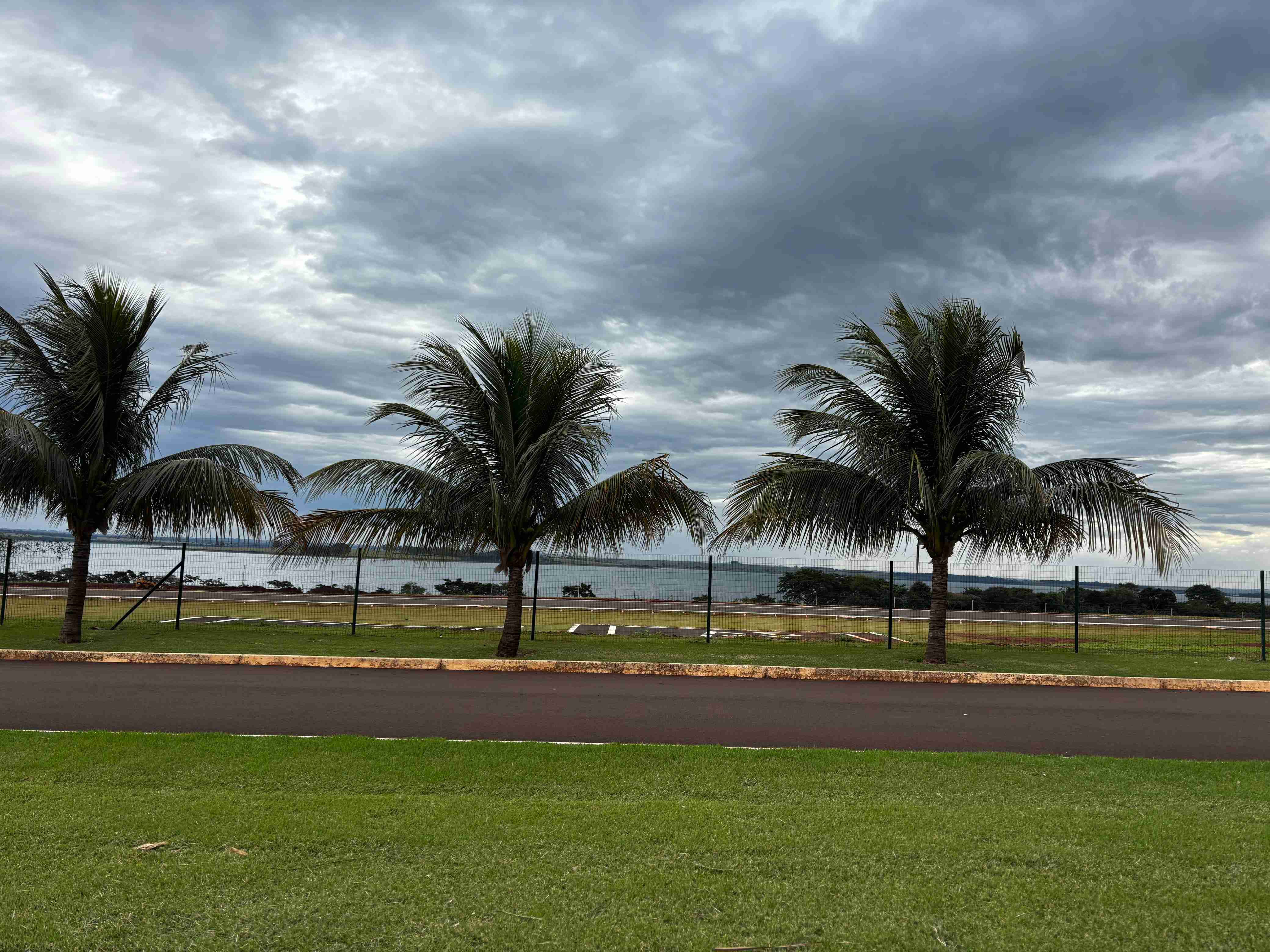 Terreno à Venda, Estância Punta Del Este, 805,74m² em frente a pista de avião - Paranagi, PR