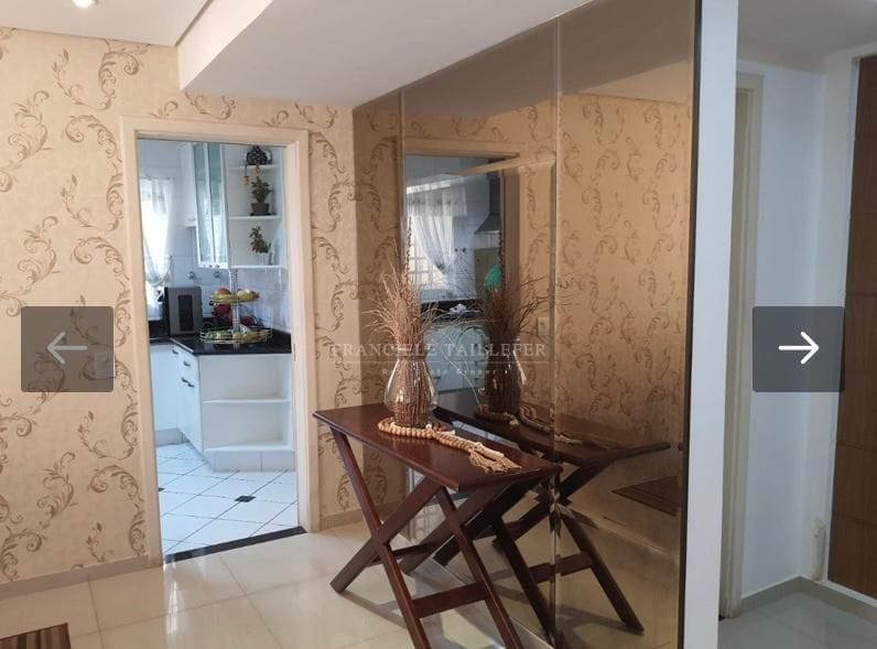 Sobrado a venda, Cond. Village Pinheiro, 246 m² úteis, 3 quartos sendo 1 suite master, 4 vagas- Portal de Versalles II- Londrina Pr