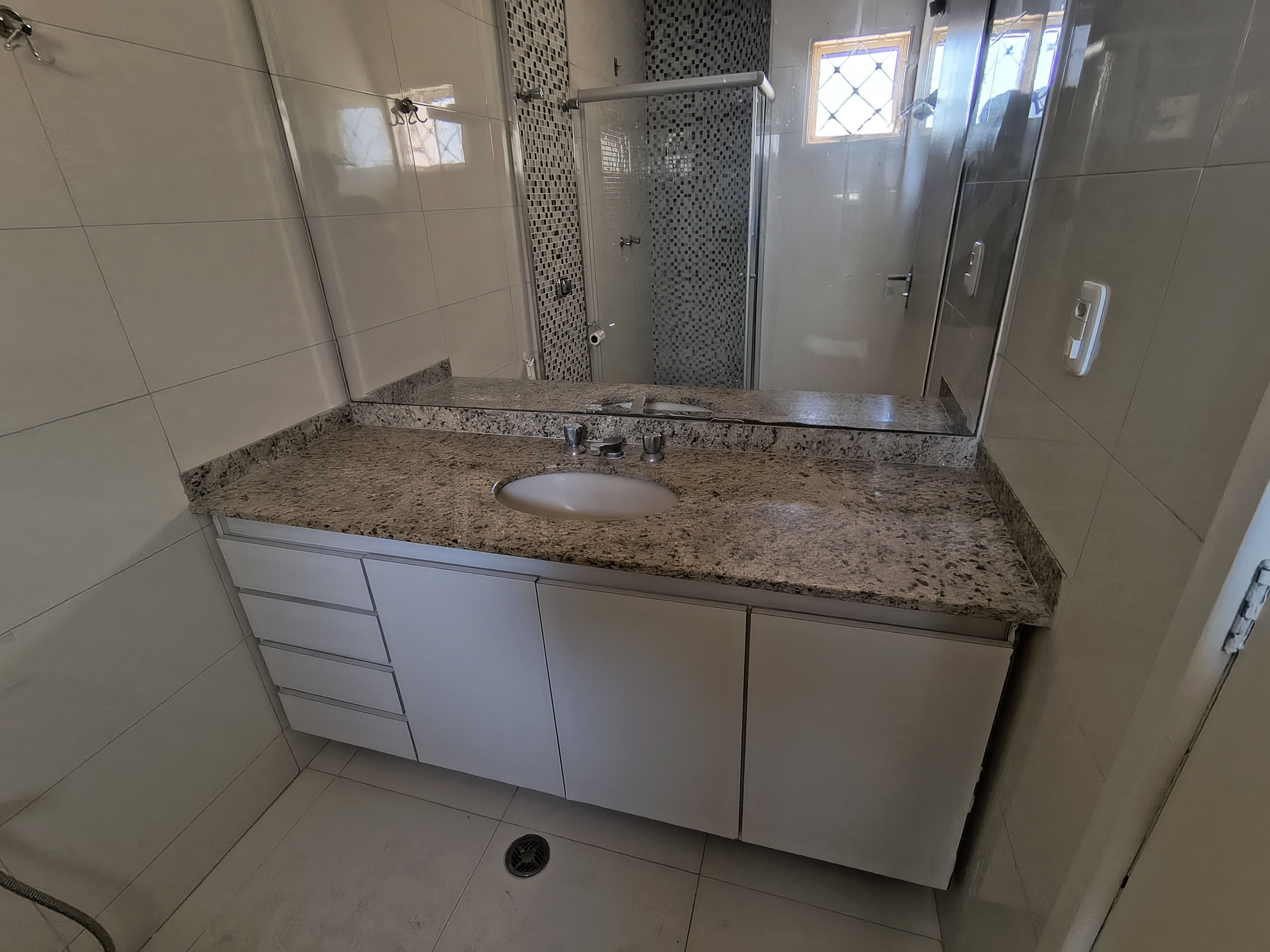 Casa à venda, 3 quartos 1 suíte, 3 vagas, 107M² úiteis, área gourmet, Planejados na suíte,Parque Jamaica, Londrina-PR