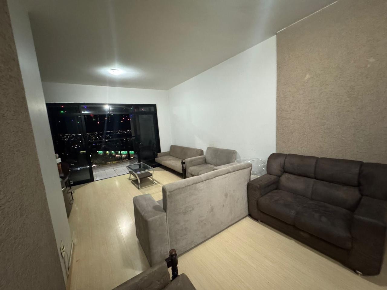 Apartamento à venda, Edifício Bavaria, 3 quartos sendo 1 suíte, 2 vagas, andar alto -Centro Londrina, PR