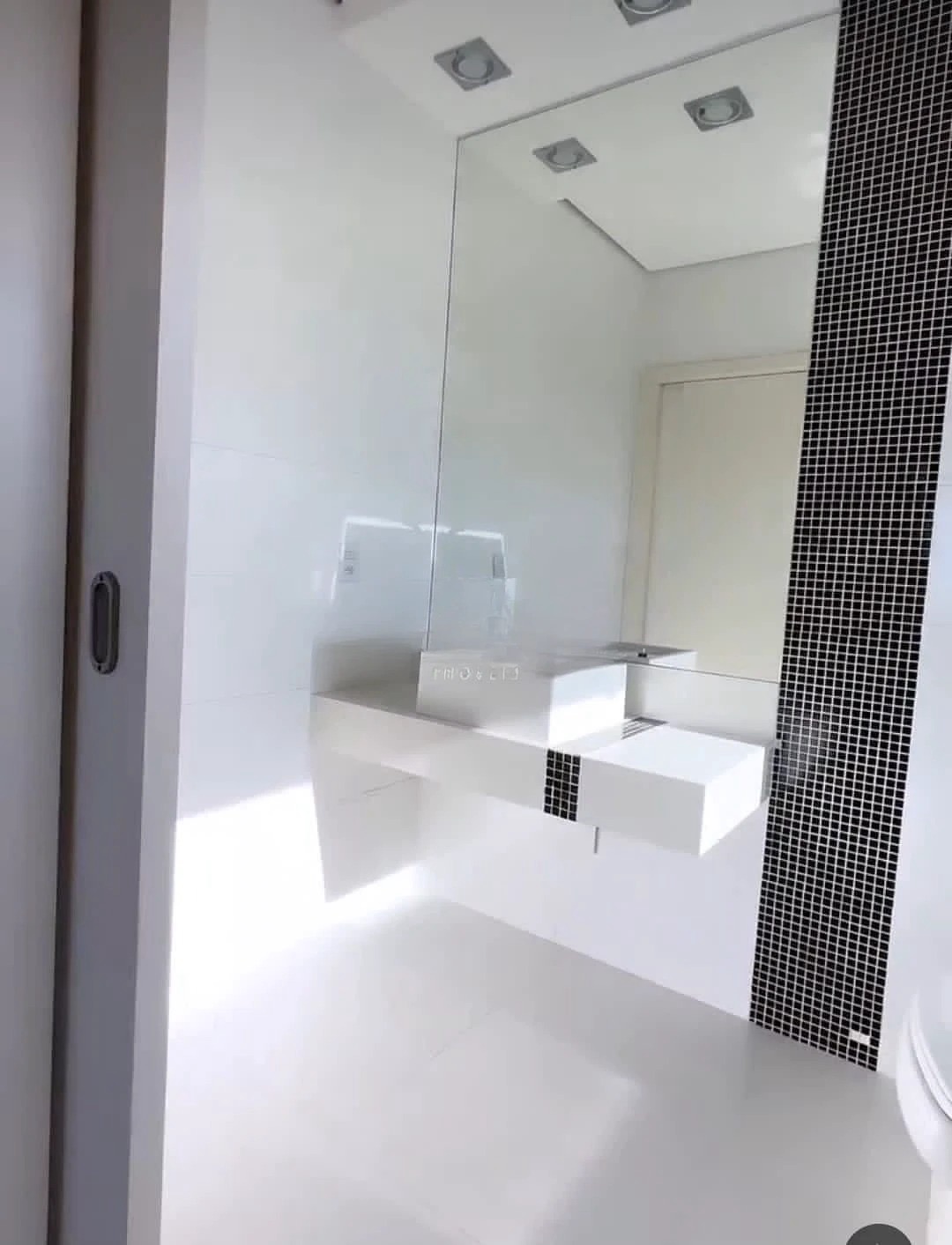 Sobrado à venda, Condomínio Royal Forest, 220m² úteis, 3 suítes, piscina, quintal, 4 vagas - Esperança, Londrina, PR