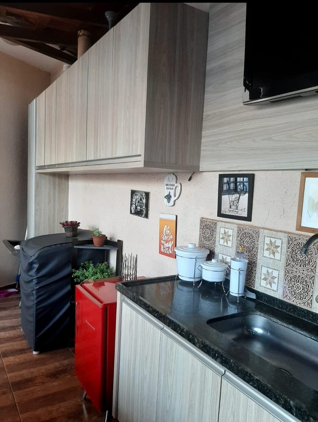 Sobrado à venda,  123m², 3 quartos sendo 1 suíte, Piscina, 2 vagas  - perto do aeroporto, tiro de guerra - Califórnia -  Londrina, PR