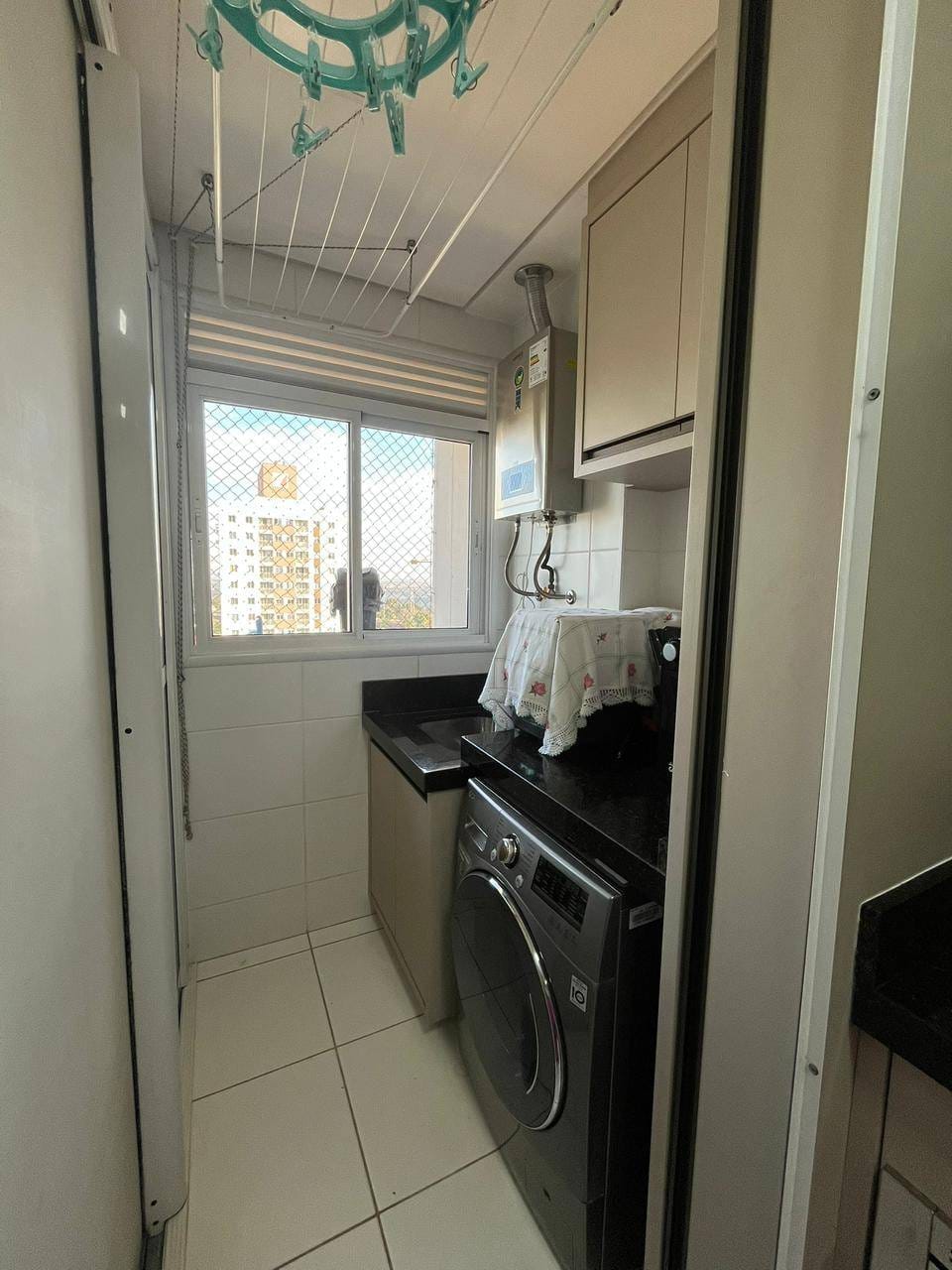 Apartamento à venda, Edifício Solar Mirador, 75m² úteis, 3 quartos (1 suíte), andar alto, sacada com churrasqueira - Aurora, Londrina, PR