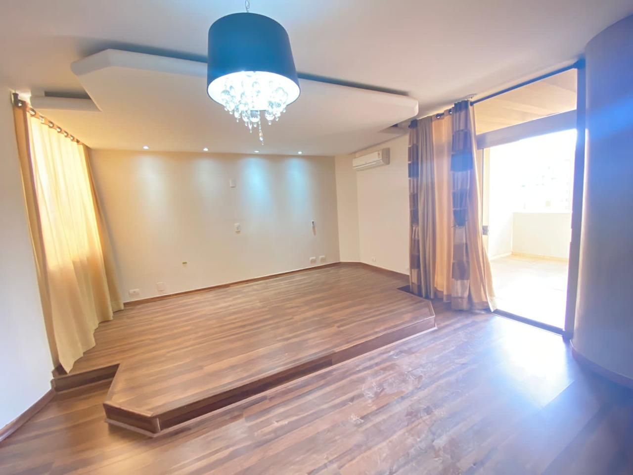 Apartamento à venda, 467m²  úteis, cobertura penthouse, 4 dormitórios sendo 2 suítes, 4 banheiros, Centro - Londrina, PR