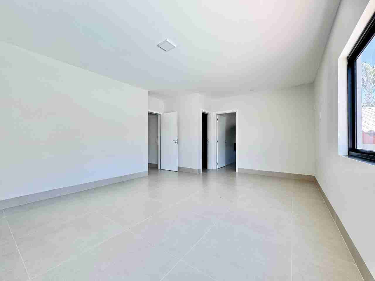 Casa à venda, alto padão, 3 pavimentos, aréa útil de 465M², 6 quartos (sendo 2 suítes e um suíte master) ,Mediterrâneo, Londrina, PR