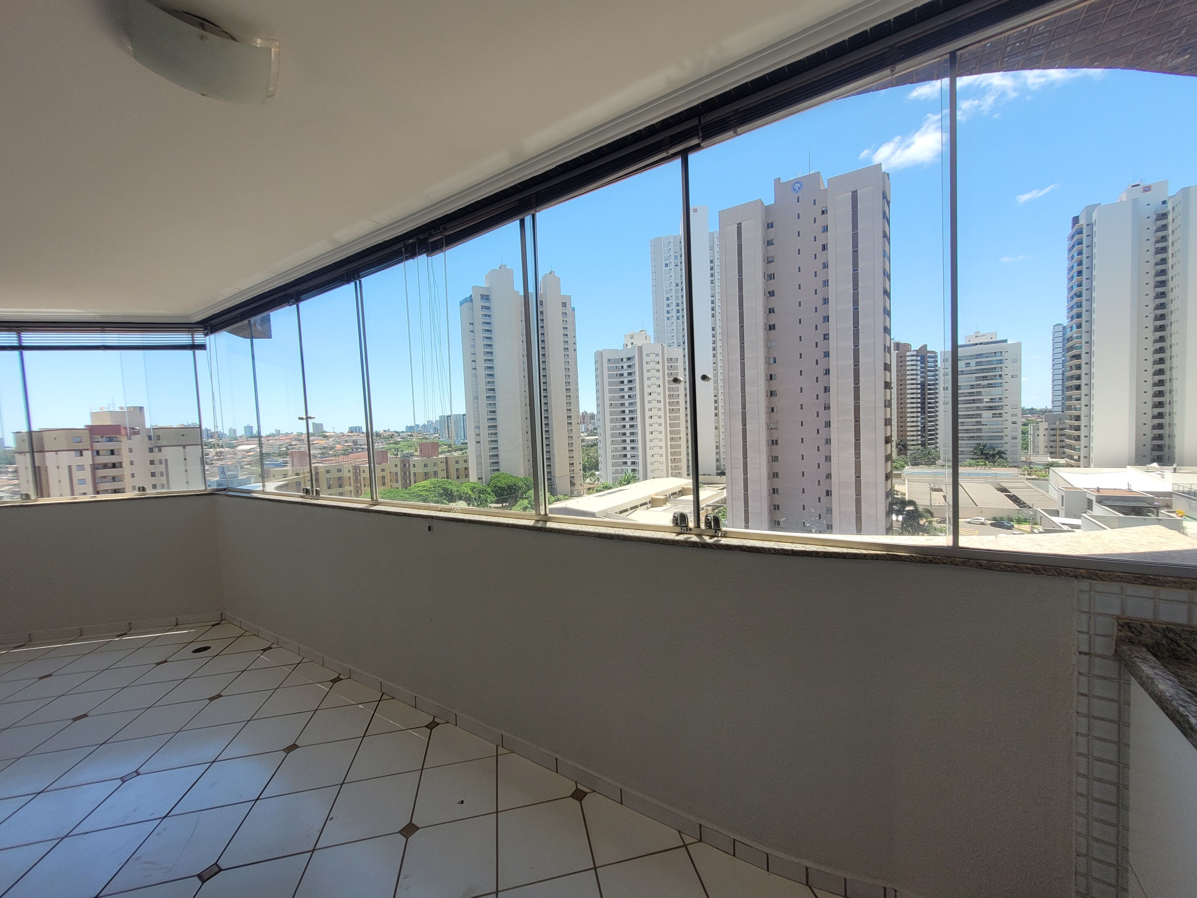 Apartamento  à Venda no edifício  Portal do lago,3 quartos/ 1 suite, andar alto, sol da manha,2 vagas de garagem,Gleba Fazenda Palhano, Londrina,