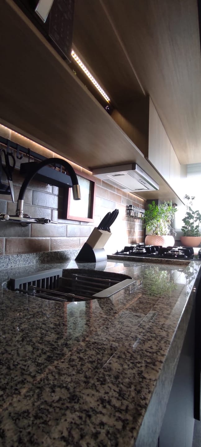 Apartamento a venda,Ed Sunset Faria Lima, 54m² úteis,2 quartos, móveis planejados, andar alto -  Gleba Fazenda Palhano, Londrina, PR