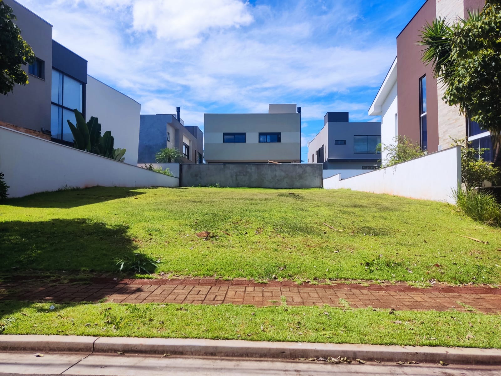 Terreno à venda, 364m2 total no Condomínio Alphaville 2 estuda permuta, parcelamento - Vivendas do Arvoredo, Londrina, PR
