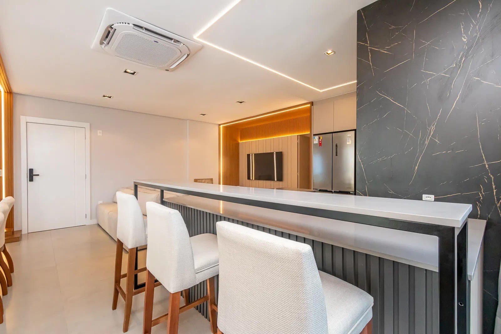 Apartamento à venda, Edifício Costa, 136m²úteis,  4 suítes, 1 Lavabo, 2 vagas, próximo a roda gigante, Pioneiros, Barra norte- Balneário Camboriú