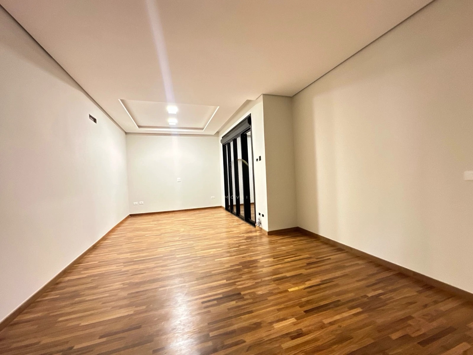 Sobrado à Venda, condomínio Royal Forest, recém construído, 330 m2 úteis, 3 suítes, elevador piscina, Esperança, Londrina, PR