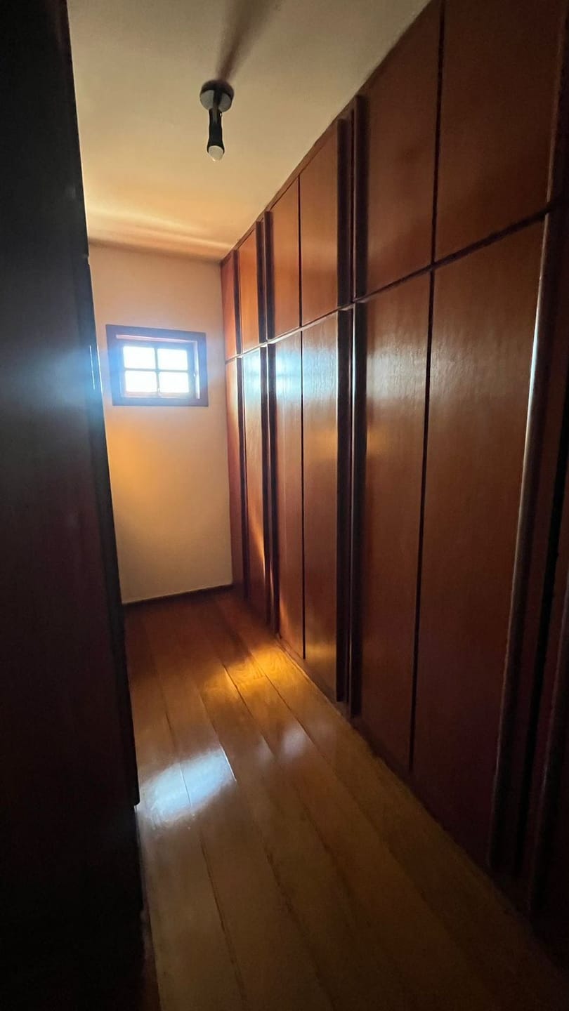 Casa comercial próximo a Av Higienópolis, piscina- Guanabara, Londrina, PR