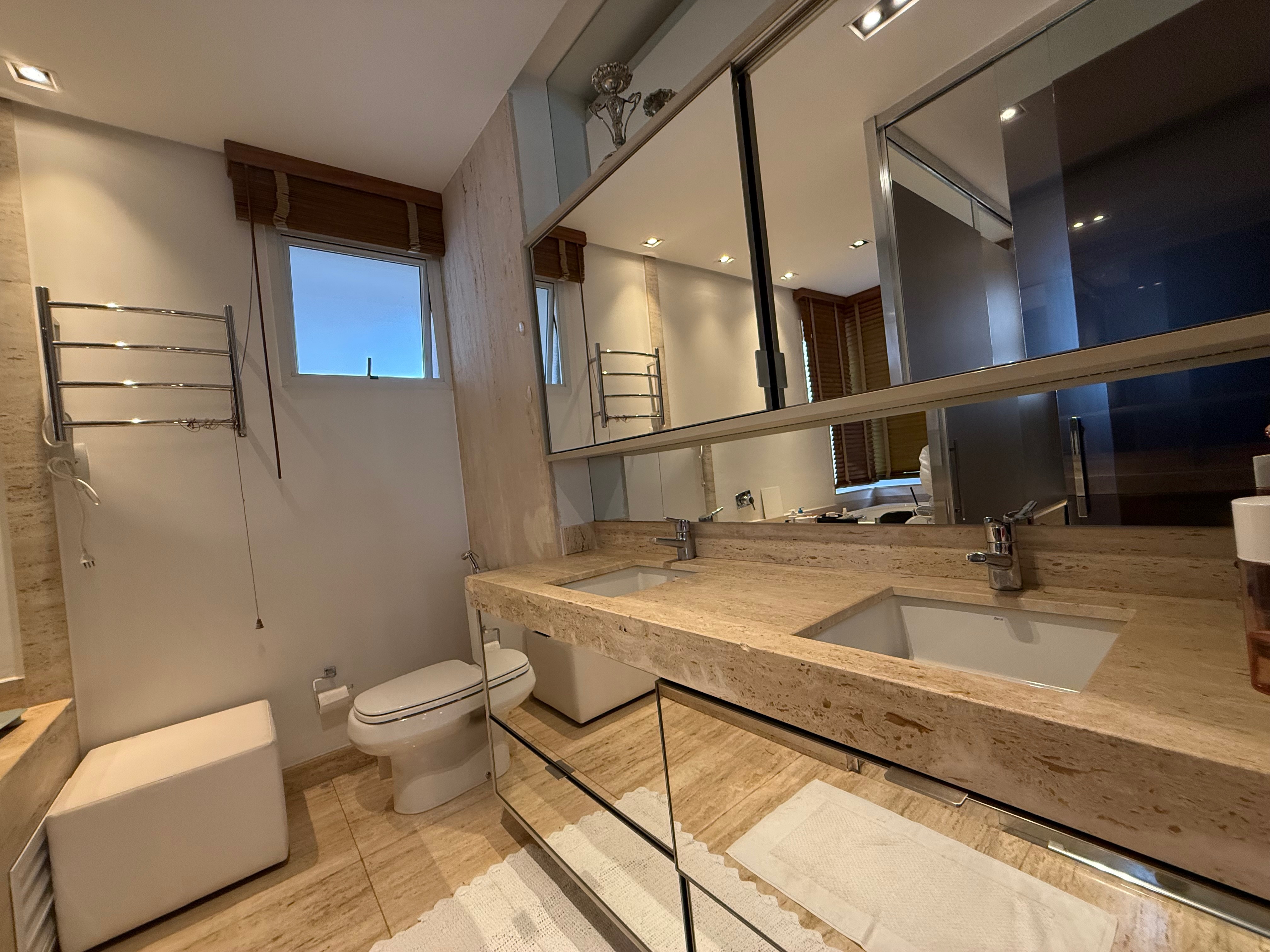Apartamento à Venda,Porteira fechada, 245m² Privativo aceita permuta, Contém 4 suítes,3 vagas Garagem Gleba Palhano, Londrina, PR