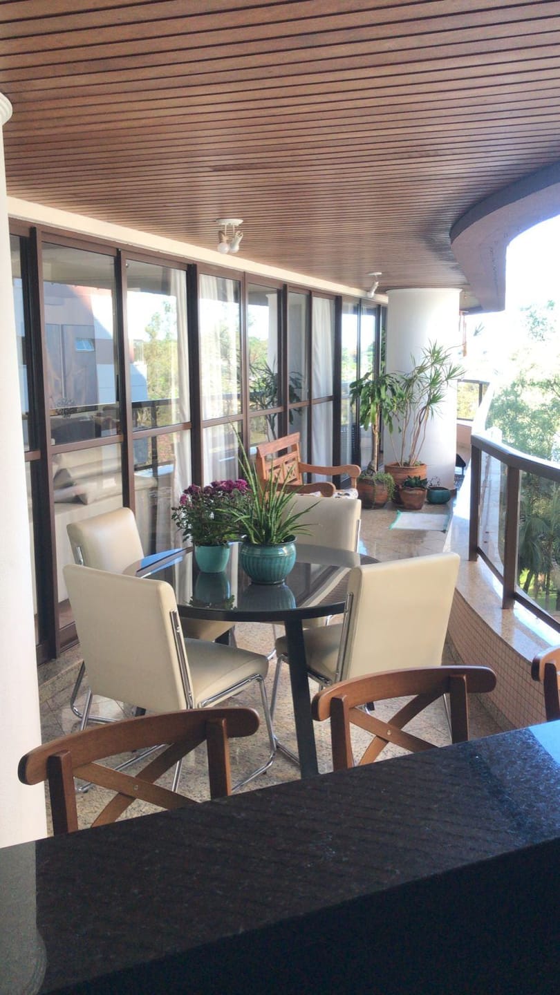 Apartamento à venda, Edifício London Lake, 263m² úteis, 2 suítes, ampla varanda com churrasqueira, 3 vagas - Caiçaras, Londrina, PR