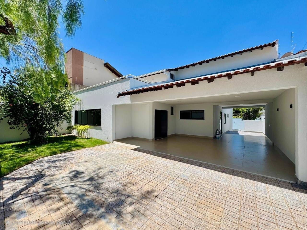 Casa à venda,  no Mediterrâneo, 467m² construção, 6 quartos sendo 3 suítes, 5 banheiros, 1 lavabo, 3 vagas, Londrina, PR