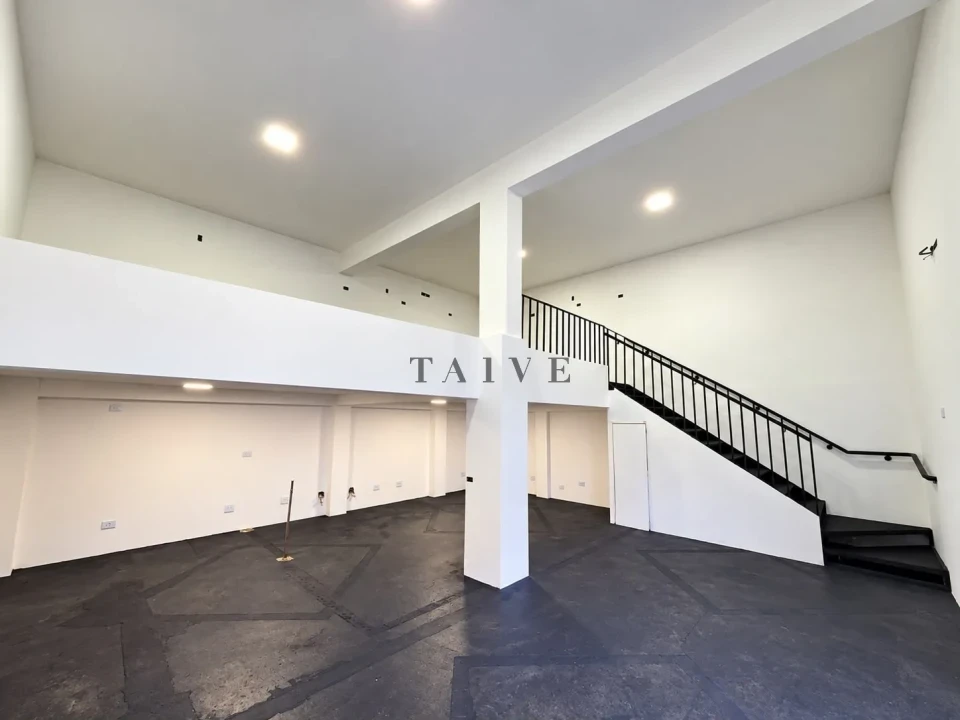 Sala comercial com 95 m² e mezanino para alugar na Av. Maringá, Londrina-Pr - foto 1