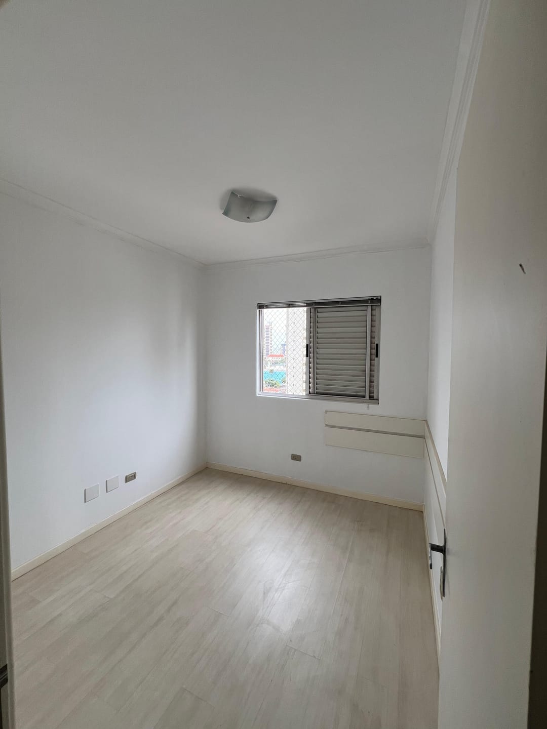 Apartamento à venda, Edifício Porto Belo, 83m² úteis, 3 quartos (1 suíte), sol da manhã, andar alto - San Remo, Londrina, PR