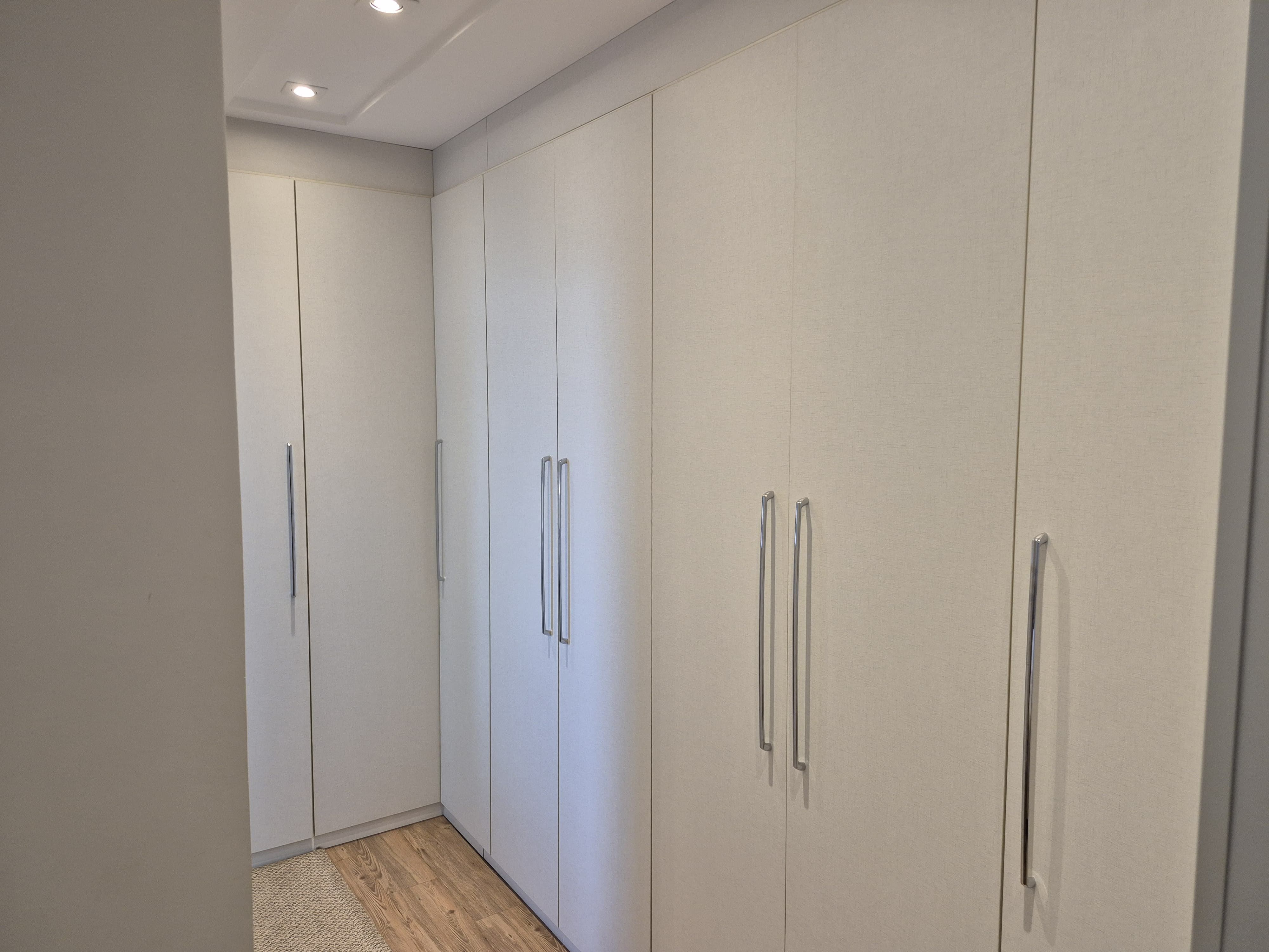 Sobrado à venda, 3 quartos sendo 1 suite com armários e banheira, 220 m², Royal Maison, Esperança, Londrina, PR