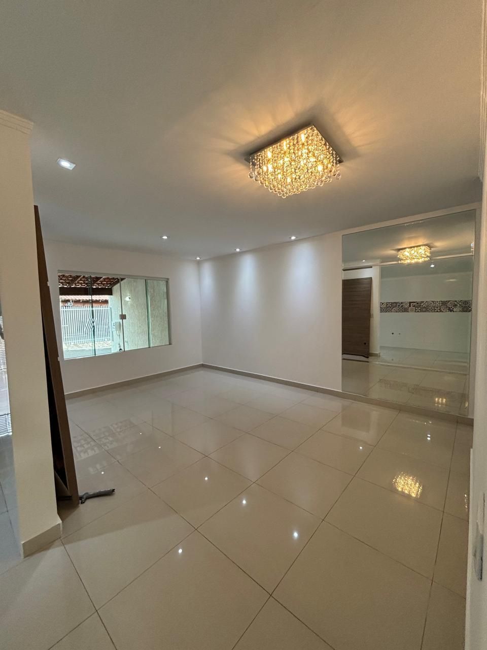 Casa à venda, 2 quatos, um closet, 2 vagas, 112M²,  Condomínio Sabará 1, Londrina-PR