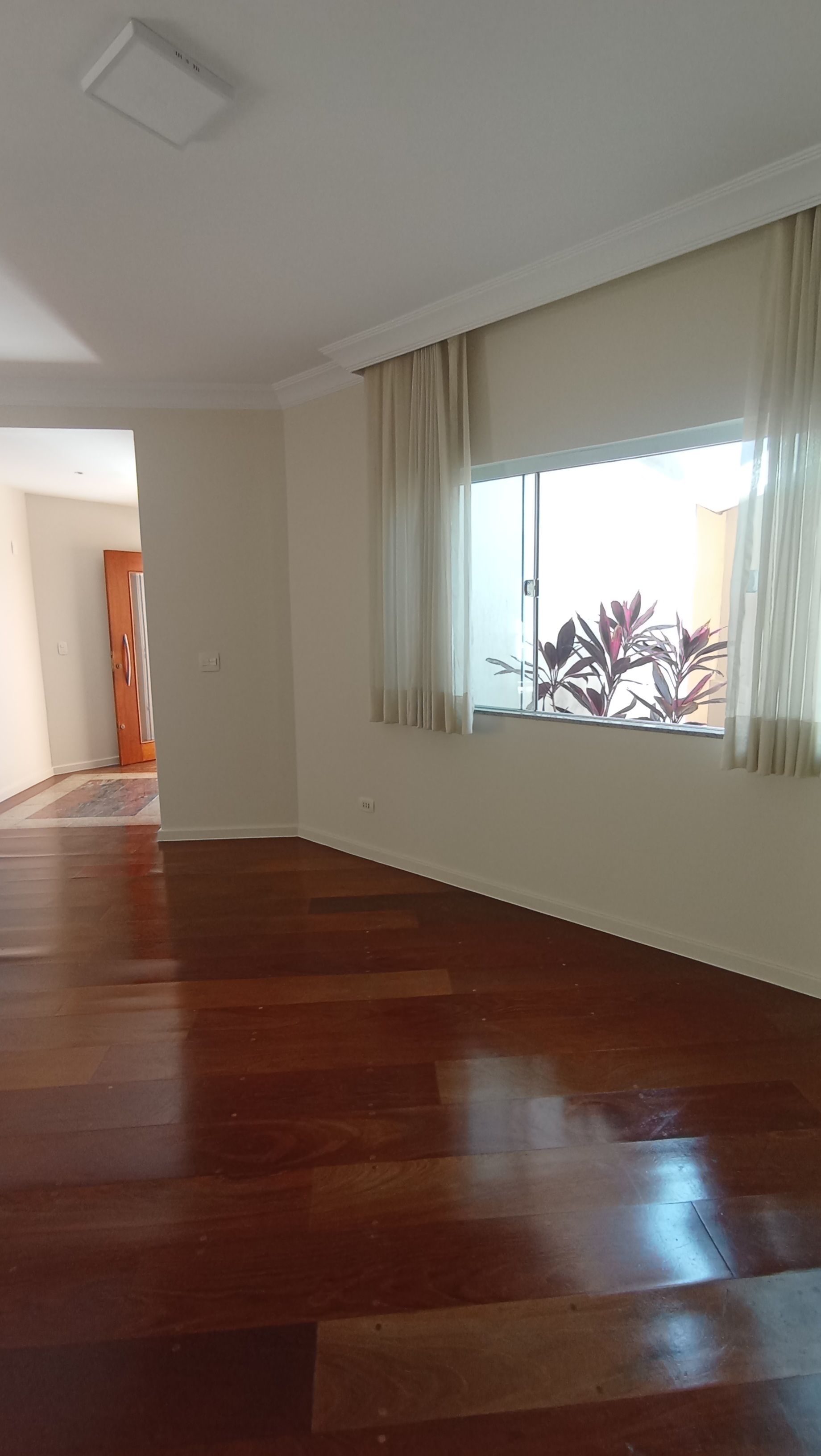 Casa à Venda, 4 quartos - 2 suítes/ piscina/ Tucanos,  Londrina, PR