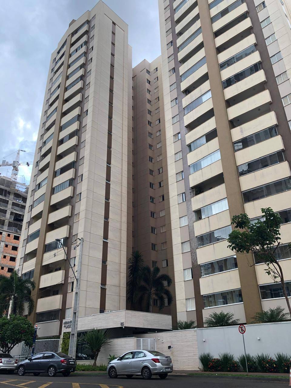 Apartamento à venda, Edifício Mirante do Lago, 76m² úteis, 3 quartos sendo 1 suíte, sacada com churrasqueira - Gleba Fazenda Palhano, Londrina, P