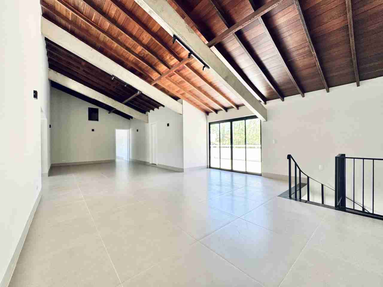 Casa à venda, alto padão, 3 pavimentos, aréa útil de 465M², 6 quartos (sendo 2 suítes e um suíte master) ,Mediterrâneo, Londrina, PR