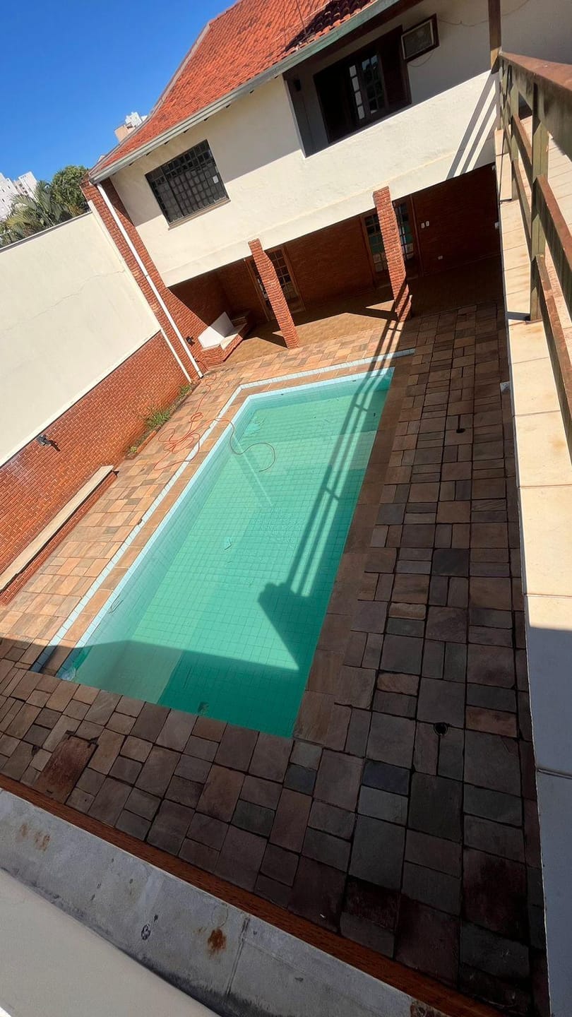 Casa comercial próximo a Av Higienópolis, piscina- Guanabara, Londrina, PR