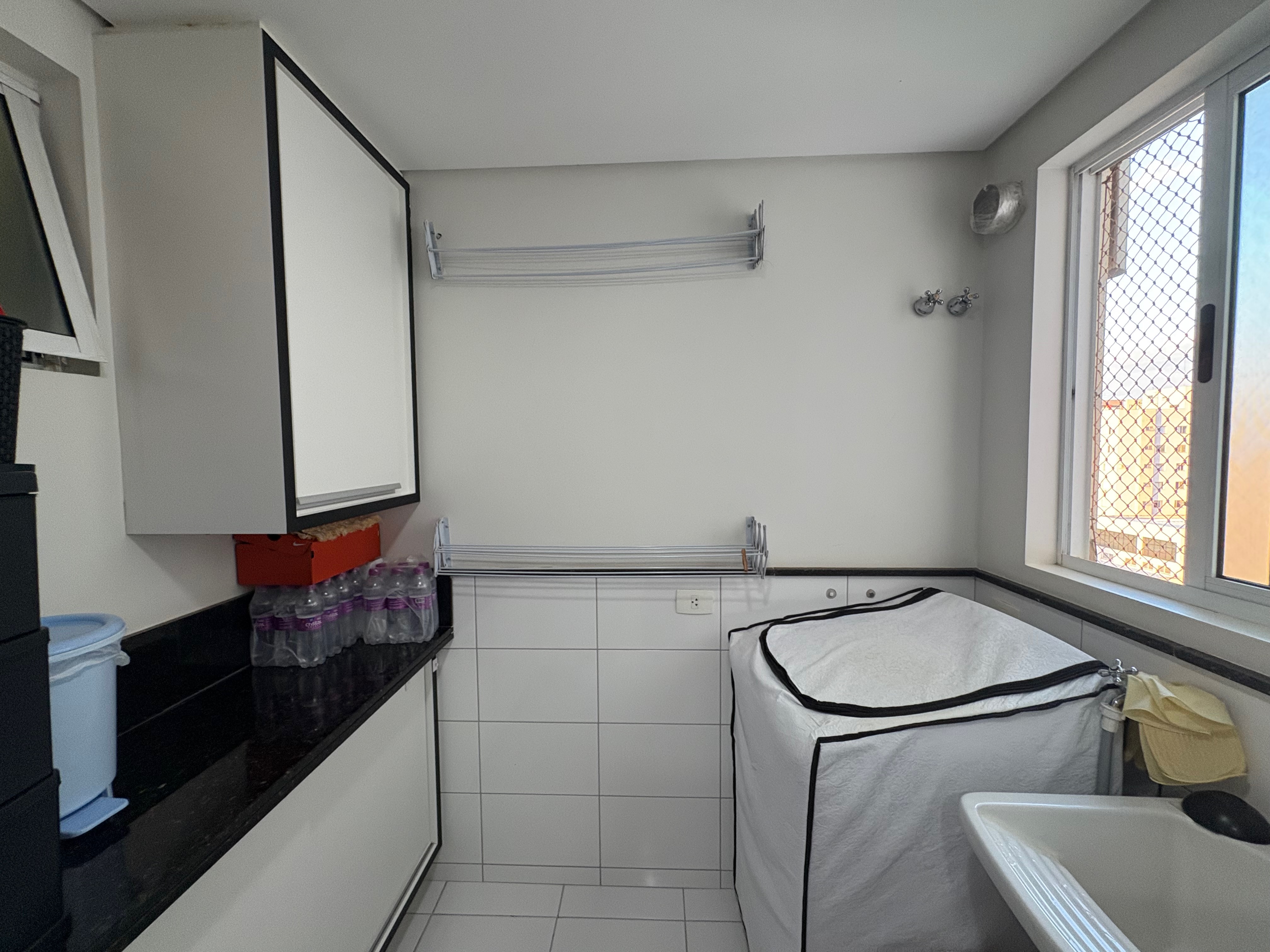 Apartamento à venda, Residencial Ibiza, 2 quartos sendo 1 suíte, andar alto, sacada com churrasqueira, Vila Ipiranga, Londrina, PR