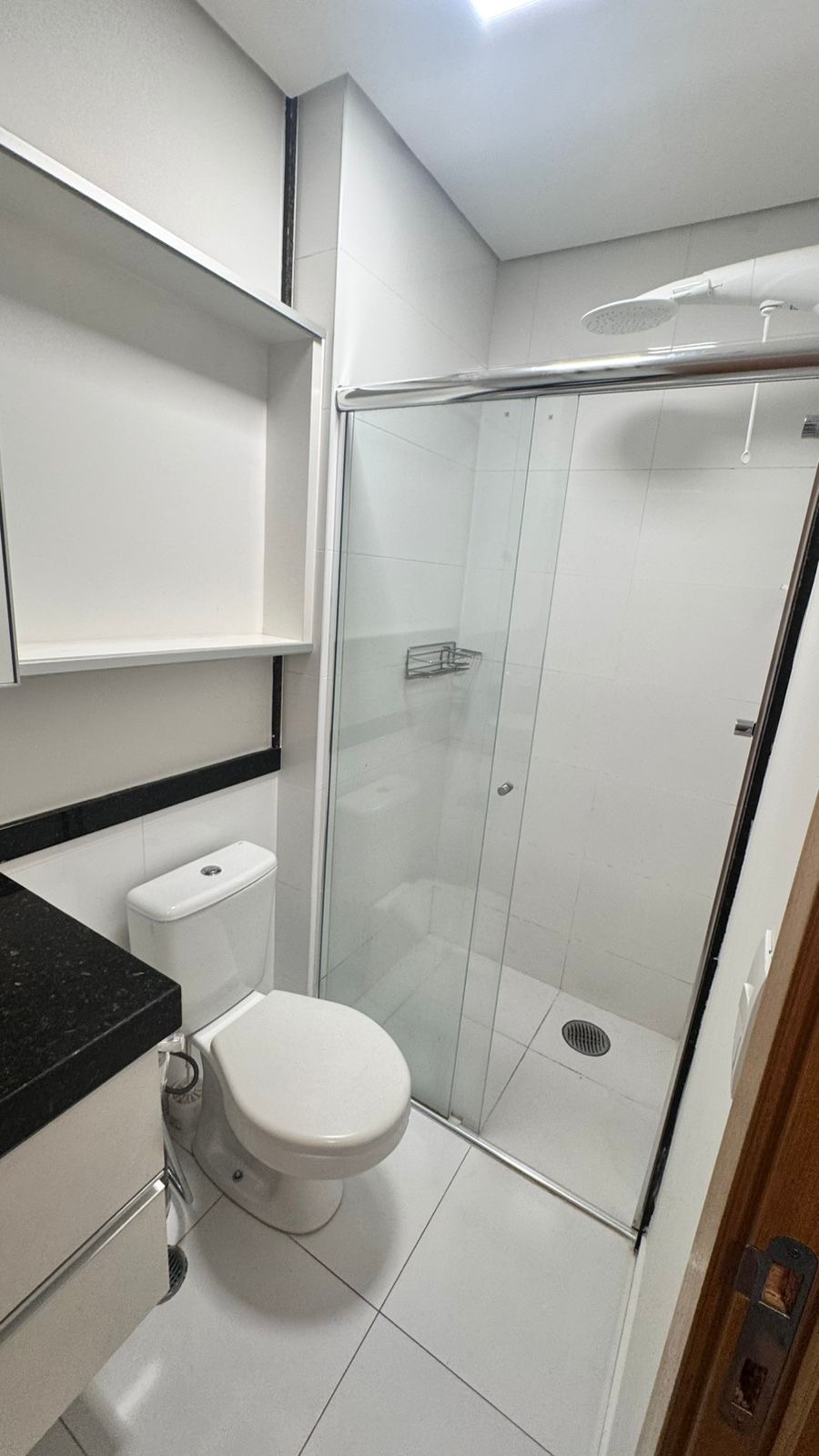 Apartamento para venda, Edifício Liberty Towers,  77m² úteis, 2 quartos sendo 1 suíte, andar alto, com planejados -  Santa Rosa, Londrina, PR