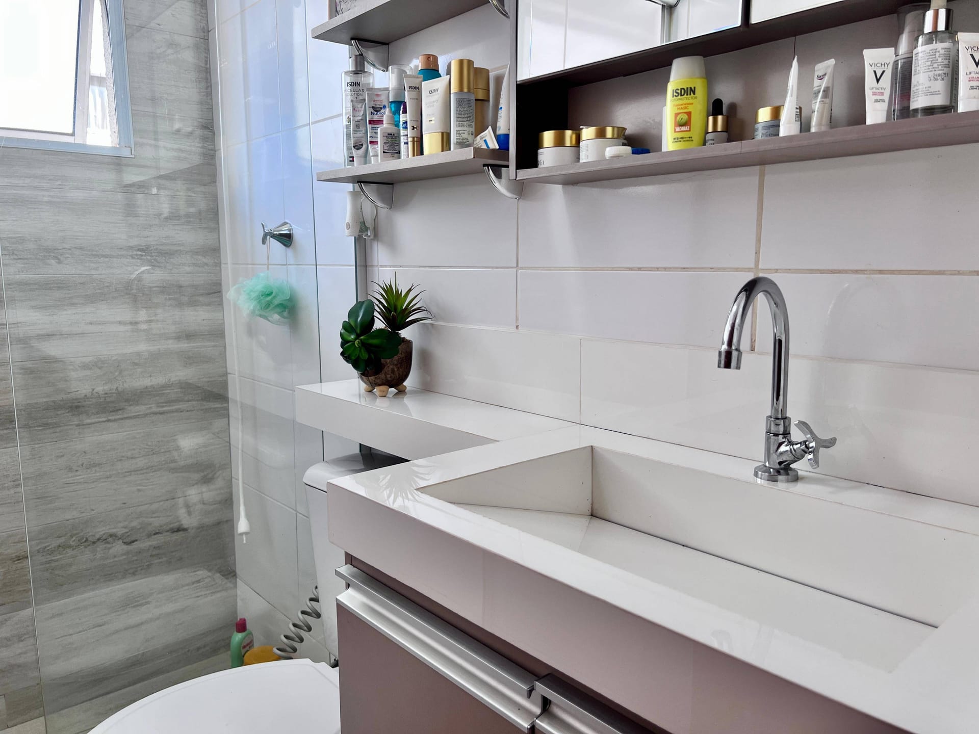 Apartamento à venda, Cond. Lagoa Bonita, 45m2 Uteis, 2 Dorm, Sol Manhã, 1 vaga de Garagem, Bairro:Acquaville, Londrina, PR