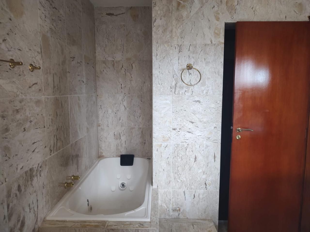 Apartamento à venda, 467m²  úteis, cobertura penthouse, 4 dormitórios sendo 2 suítes, 4 banheiros, Centro - Londrina, PR
