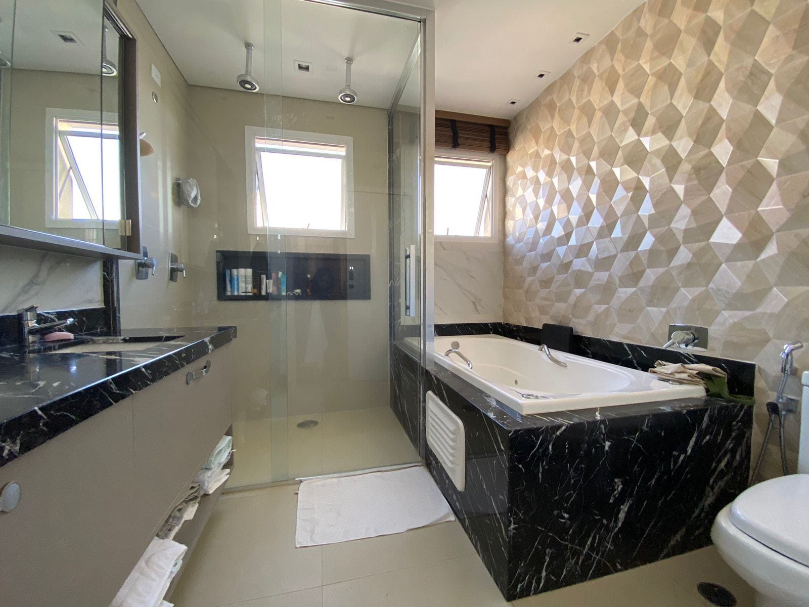 Apartamento à venda, Edifício Queen's Park,  173m² úteis, 3 suítes, andar alto  - Gleba Palhano - Londrina/PR