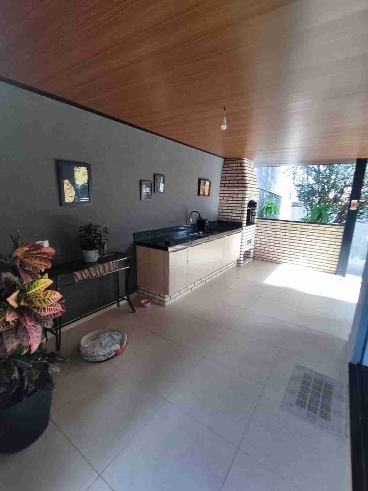 Casa à venda, 152m2 úteis, área total 330m2, 3 quartos, 3 vagas-  Mônica Londrina Pr