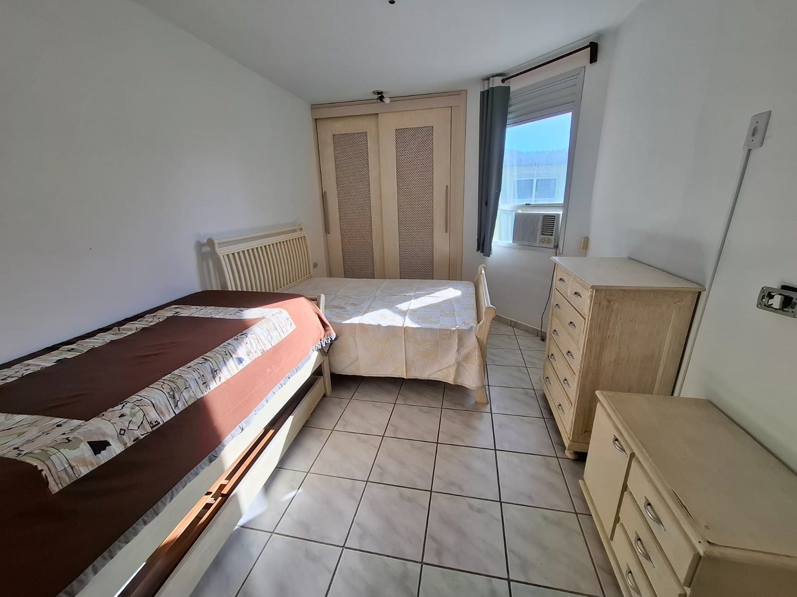 Sobrado à venda, Condomínio Saint German, 111m² privativos, 3 quartos, sol da manhã, mobiliado, Cambijú, Itapoá, SC