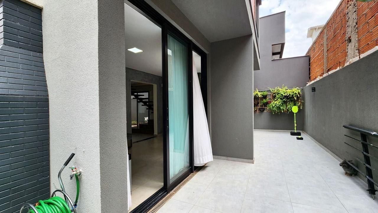 Casa à venda , Condomínio Tangará, 235m² privativos, 3 suítes, 4 garagens, churrasqueira - Parque Tauá, Londrina, PR